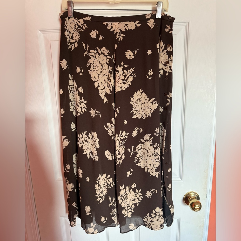 Dana Buchman Black and Cream Floral Top